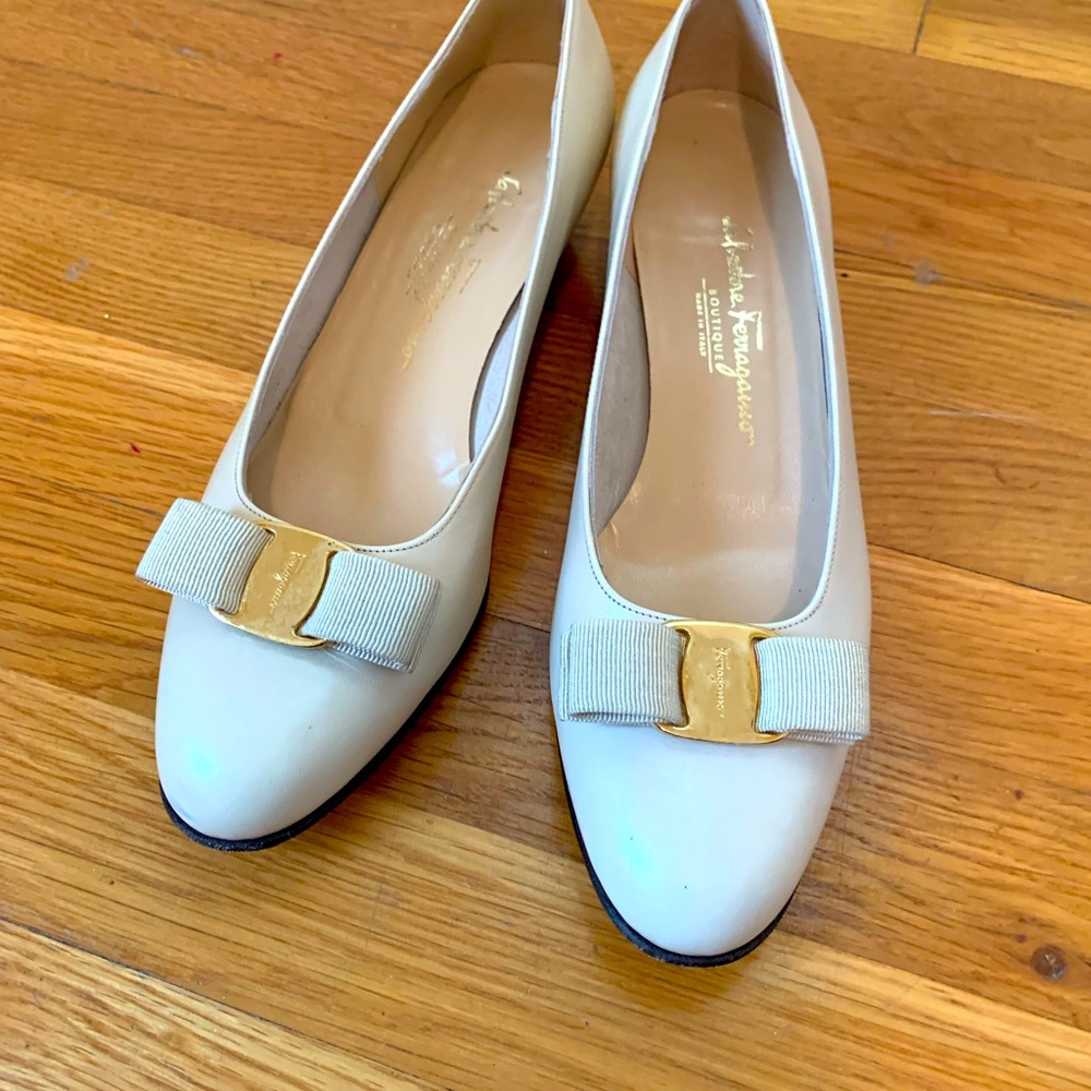 Salvatore Ferragamo bone flats. Size 8.5 in original box. Excellent condition.